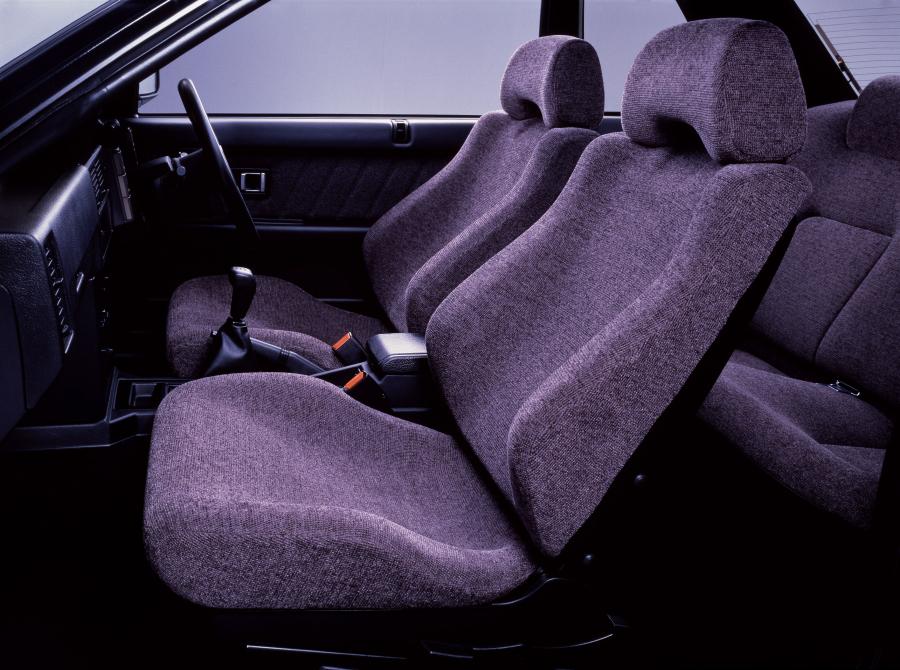 Интерьер Nissan Skyline GTS-R (KHR31) 1987 года  (фото 8 из 9)